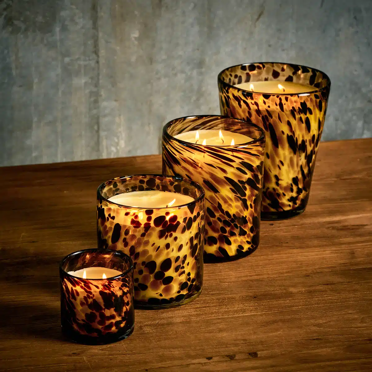 2205PD_APLUX_CANDLE-LINE_Vesuvius-B_W_2048x