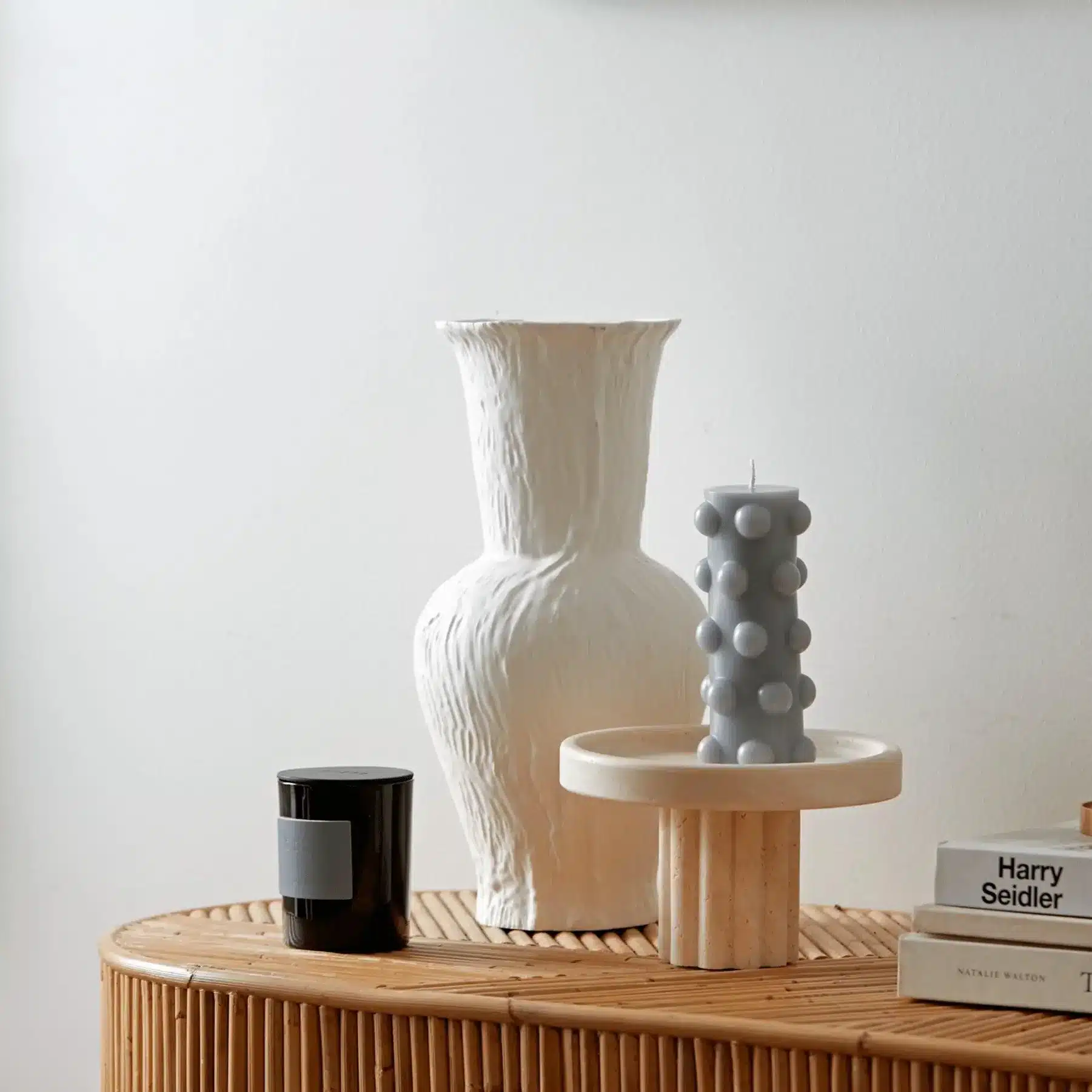 column-tray-round-travertine-black-blaze-3