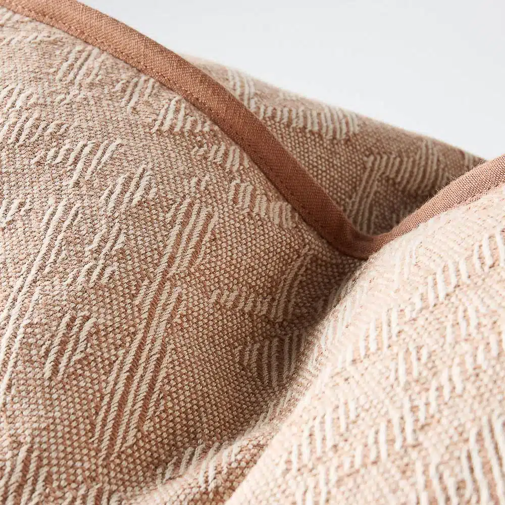 Eadie_Lifestyle_W24_SE26_Helga_Cushion_Clay_090_web