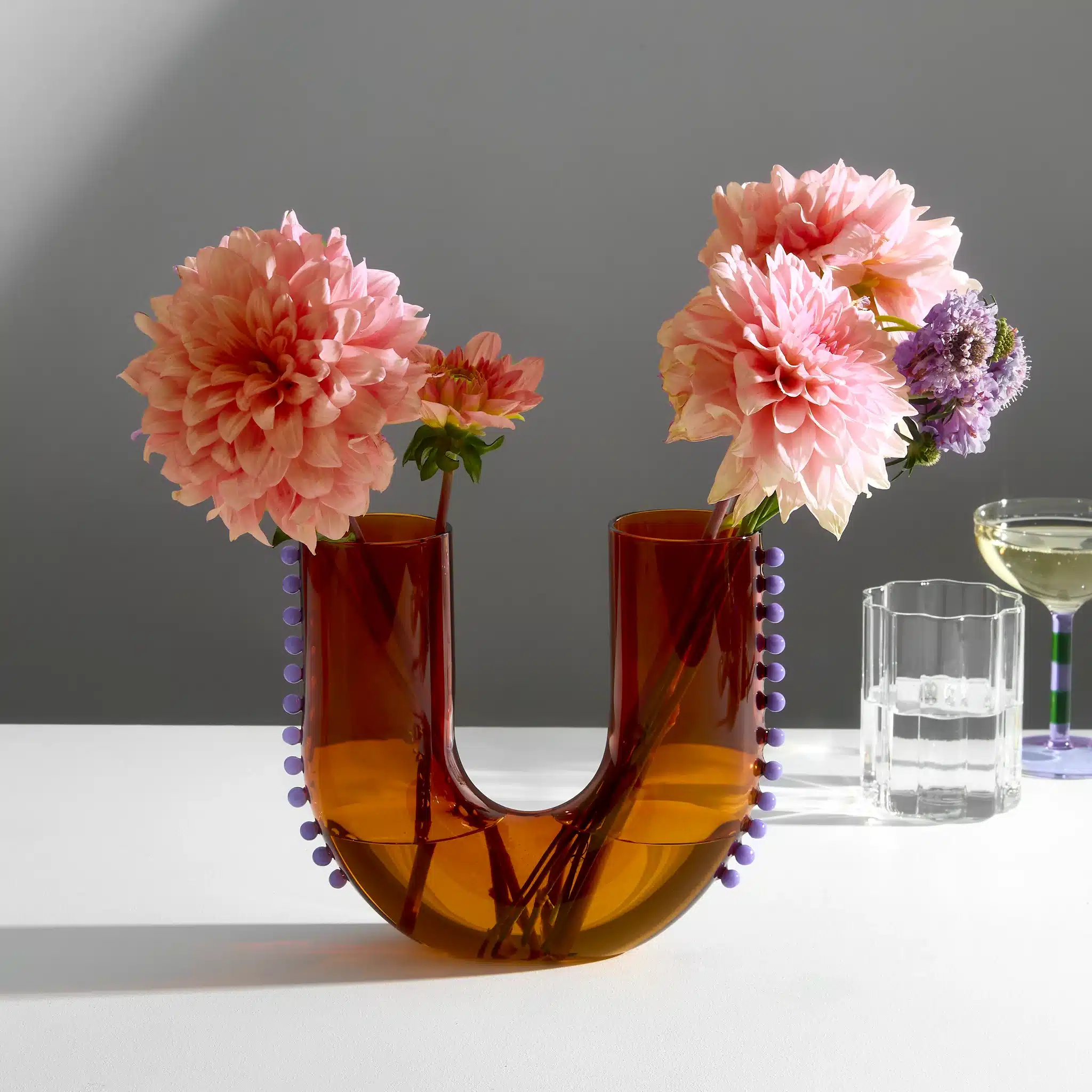 PEARL_VASE_AMBER_LILAC_LIFESTYLE