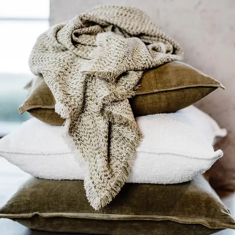Eadie_Lifestyle_W25_Zen_Midori_Throw_Olive_5975-14