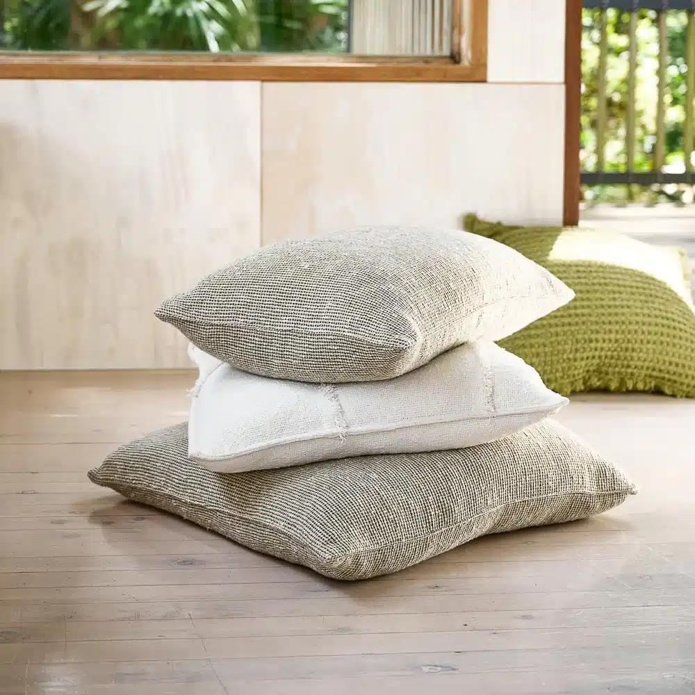 Eadie_Lifestyle_S24_Tallows_Vendure_Cushion_ECS_23_07_0721