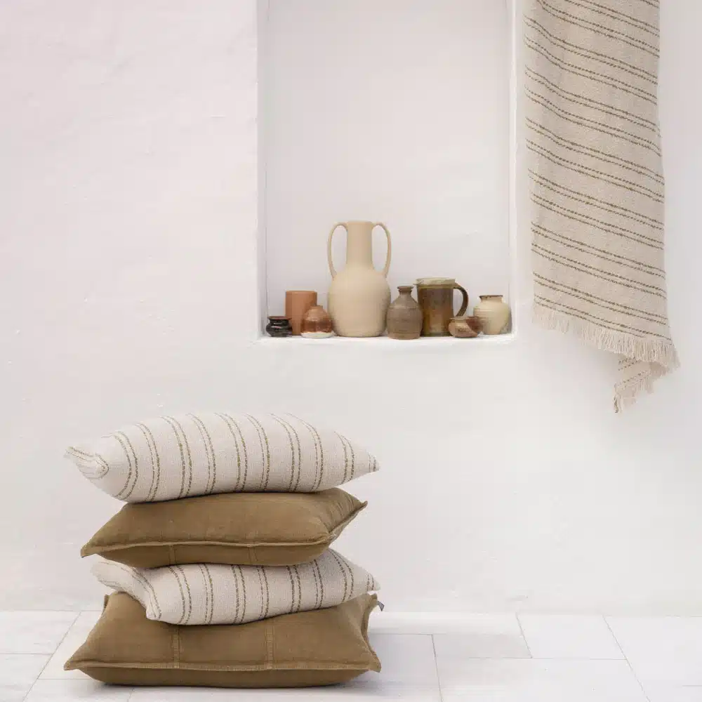 Eadie_Lifestyle_S25_Alba_Olive_Luca_Cushion-R1-19443