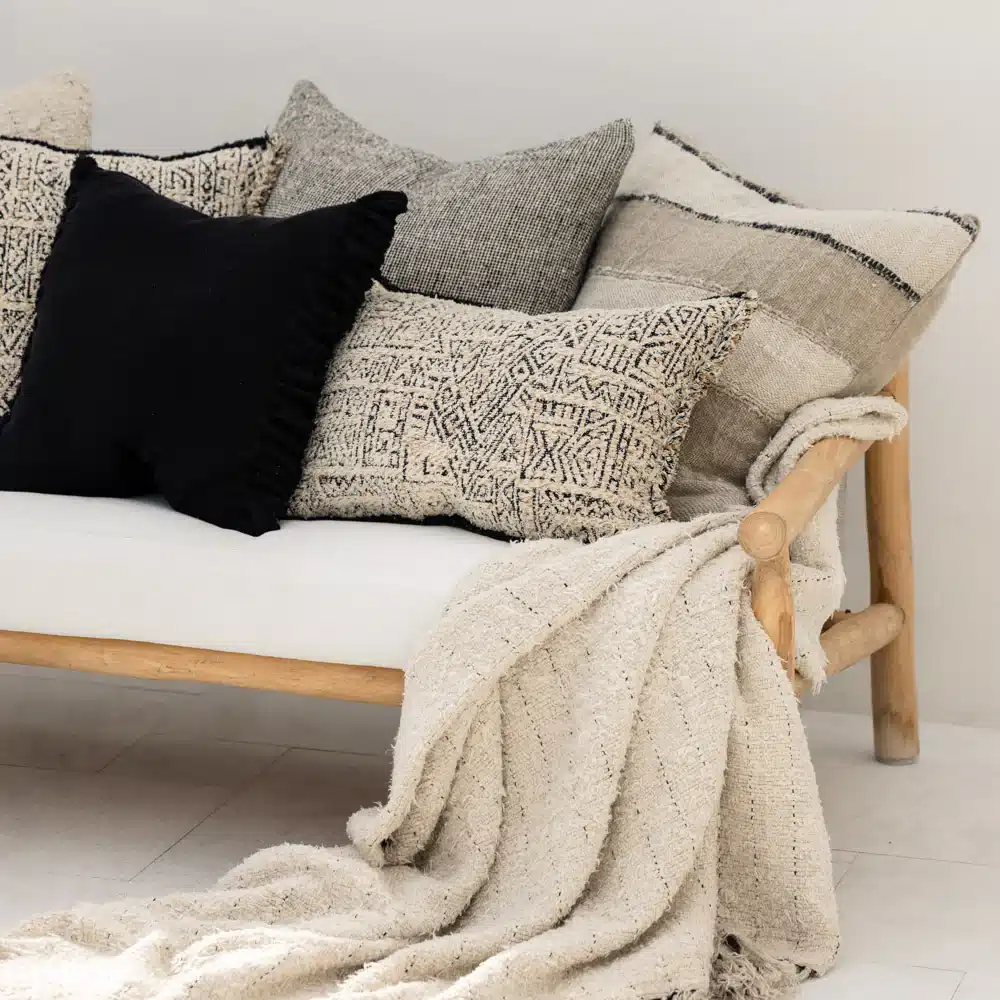 R1-1051Eadie_Lifestyle_S25_Cariz_Retreat_Aperitif_Verdure_Cushion