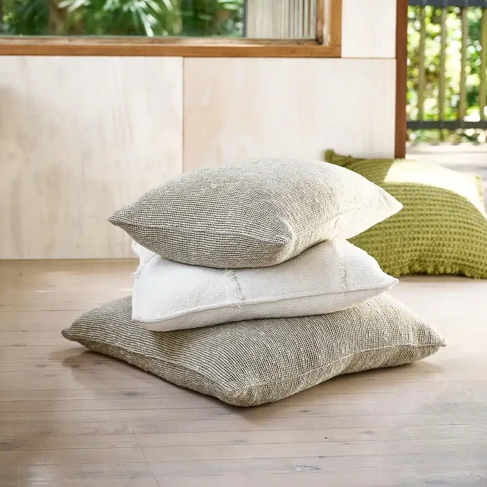 Eadie_Lifestyle_S24_Tallows_Verdure_Cushion_ECS_23_07_0721