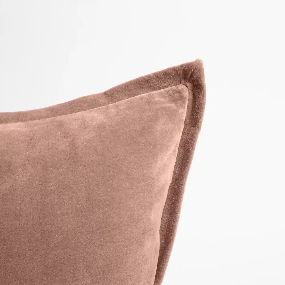 Eadie_Lifestyle_W25_Evelyn_Velvet_Cushion_Clay_1-2731